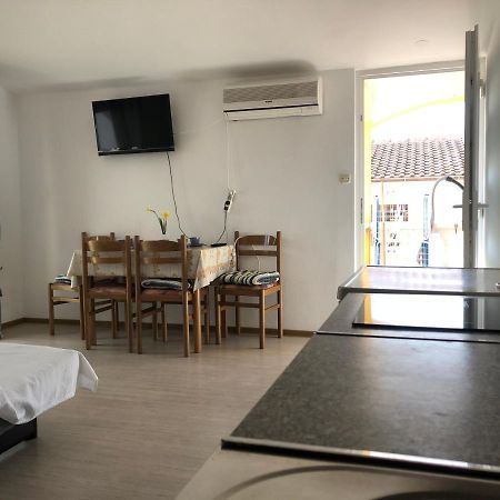 Apartments Marija วีร์ ภายนอก รูปภาพ